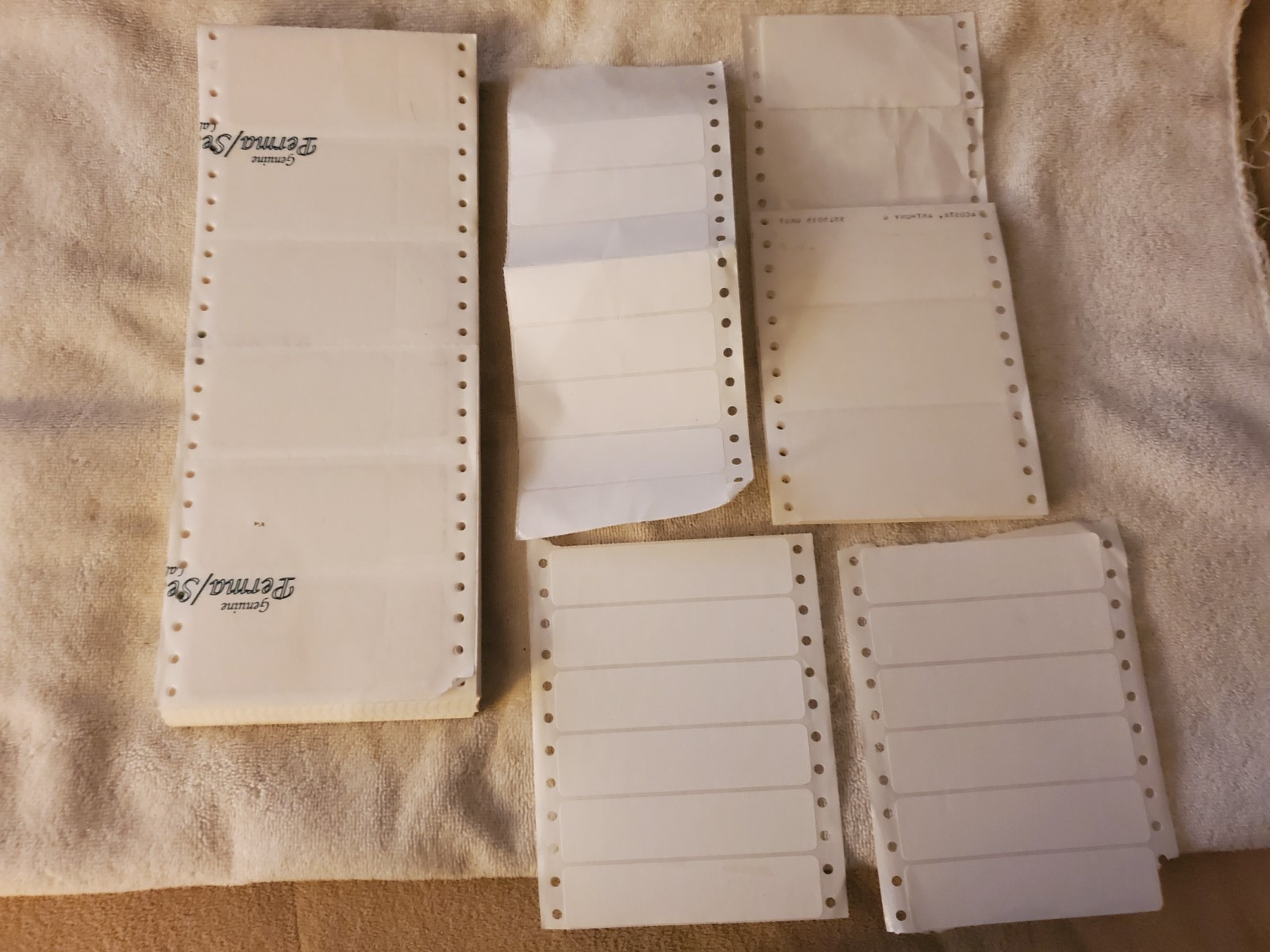 Peel & Stick White Labels Various Shapes x 2100 4 Different Sizes Many Uses