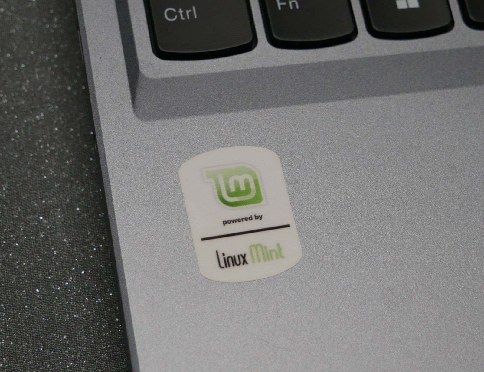 Linux PC Case Stickers – Choose one!