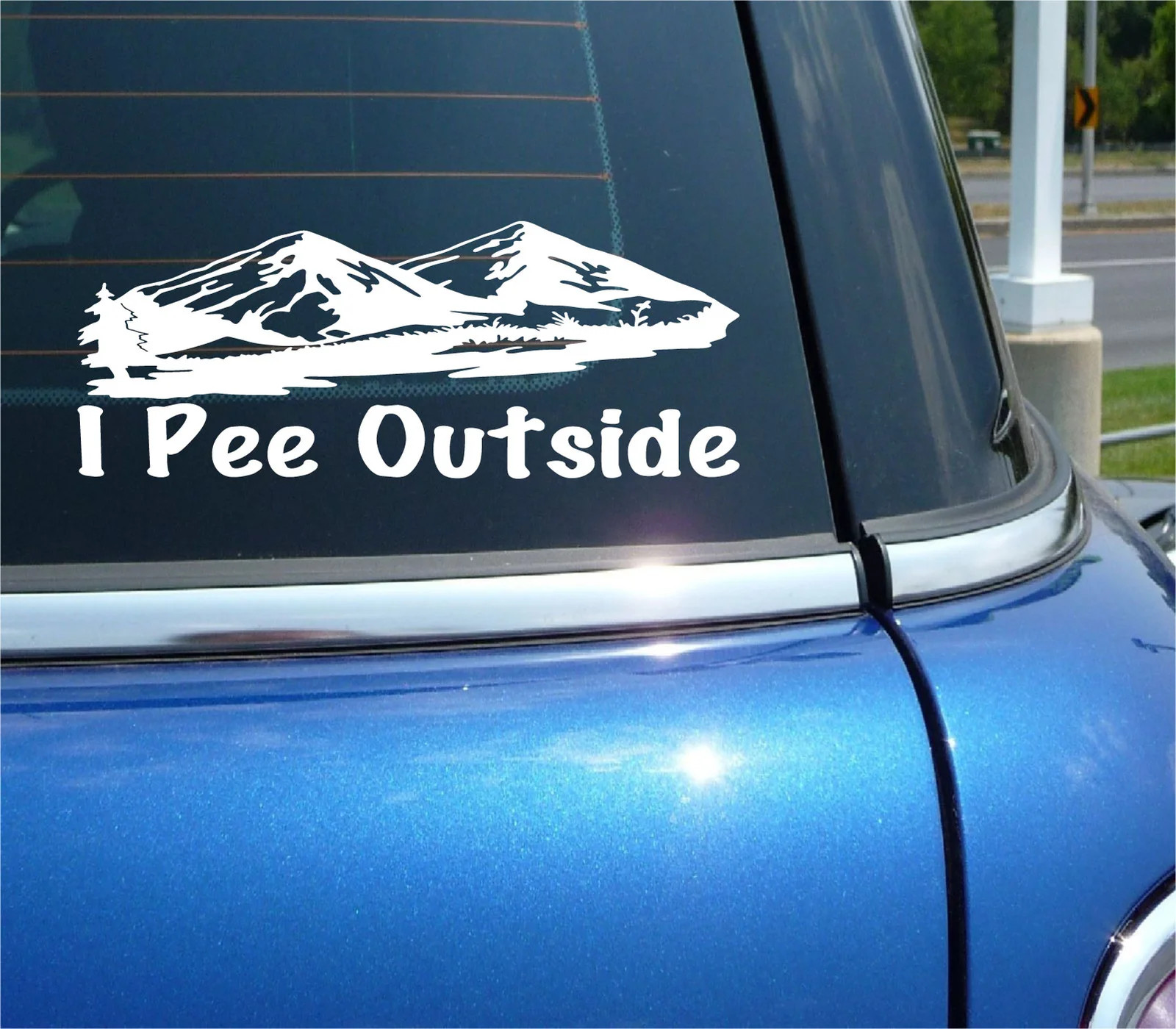 I PEE OUTSIDE VINYL DECAL STICKER LOVE PEEING CAMPING HIKING FUNNY CAR TRUCK