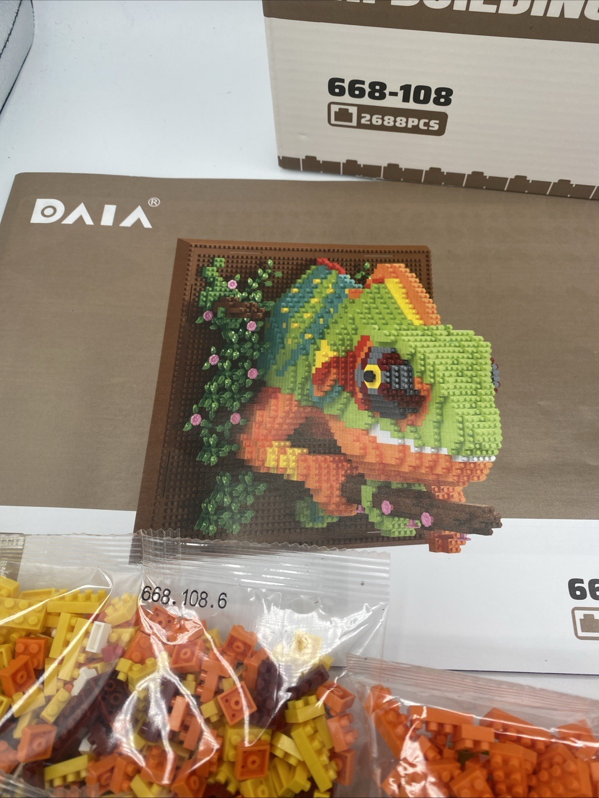 Days Wall Art Chameleon Building Set Mini Building Blocks 668-108 Open Box