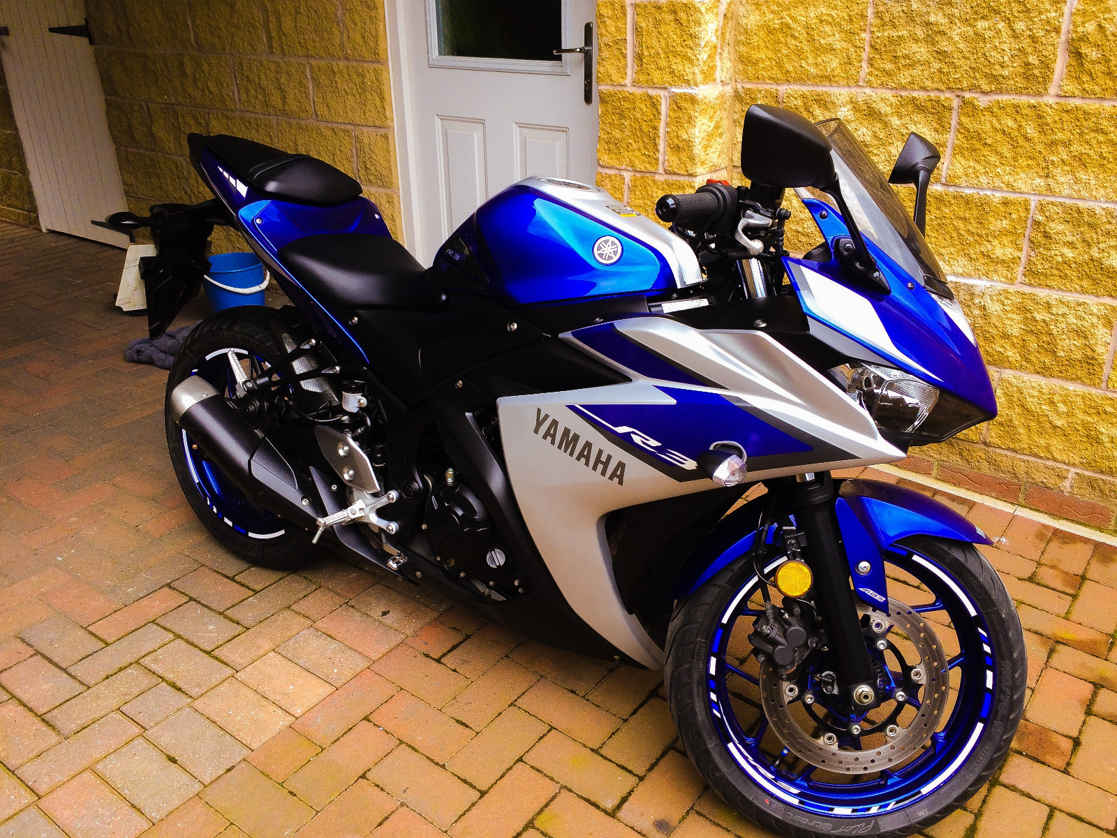 REFLECTIVE RIM STRIPES WHEEL DECALS TAPE STICKERS YAMAHA FZ1 FZ6 FZ-07 FZ-09 MT