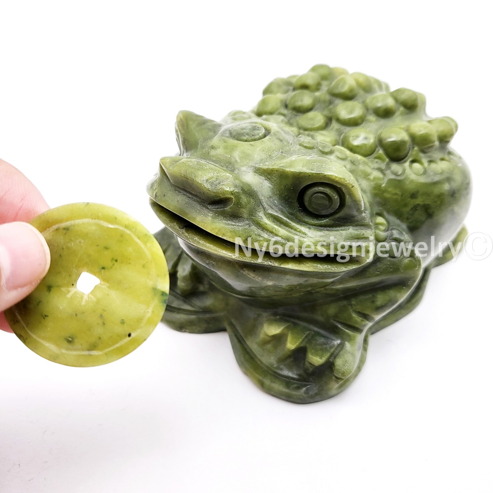Feng Shui Money Frog Jade Statue – Three Legged Toad of Wealth, Lucky Money Frog
