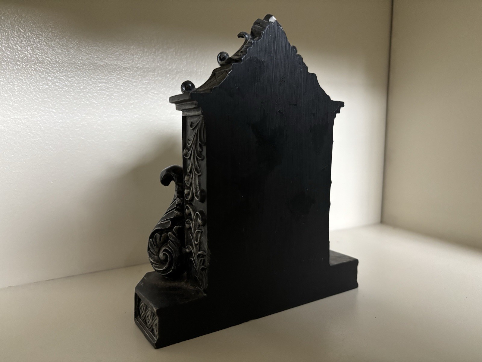 House Decoration|Black Stone Border With Mini Mural|Perfect For Your House