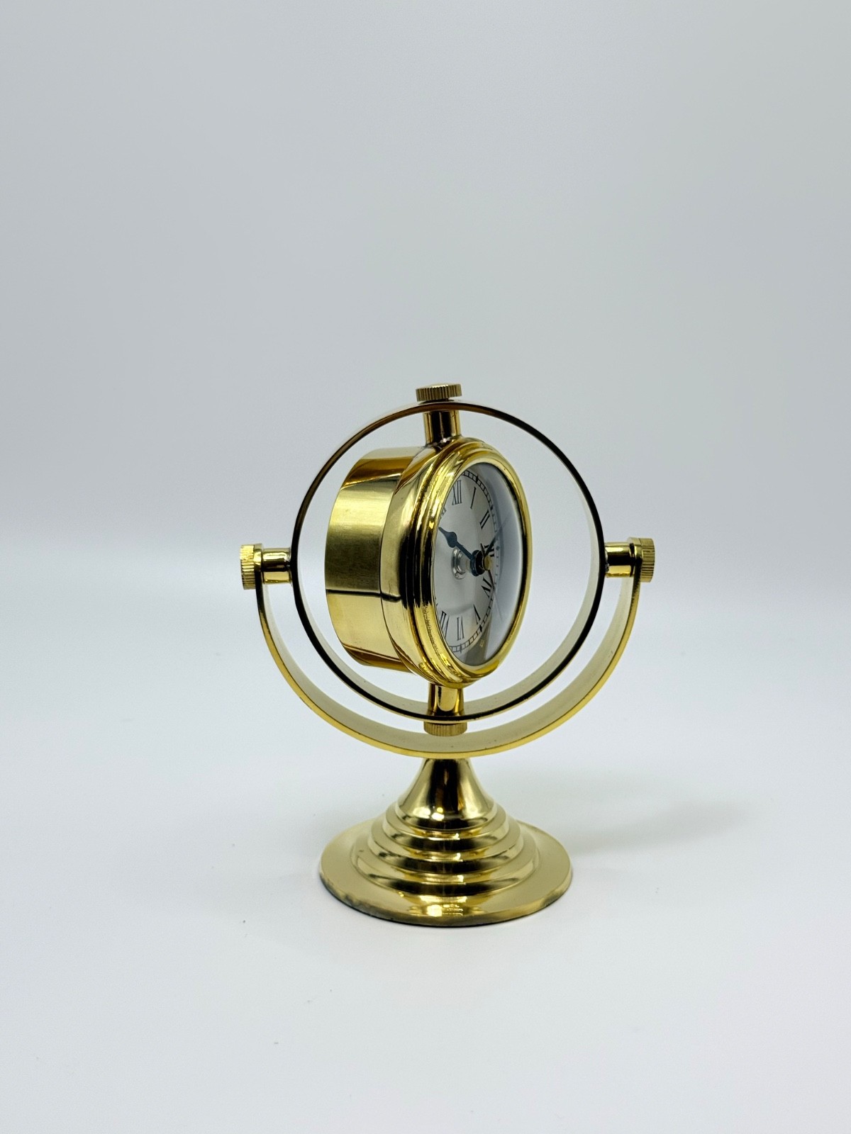 Alpenor – Vintage Brass Rotating Desk Clock – Elegant Roman Numeral Timepiece ⭐️