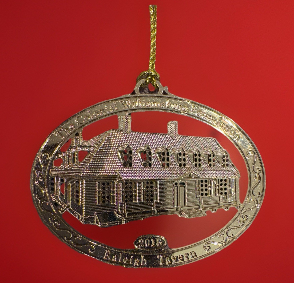 2018 Colonial Williamsburg Raleigh Tavern Oval Gold Finish Christmas Ornament