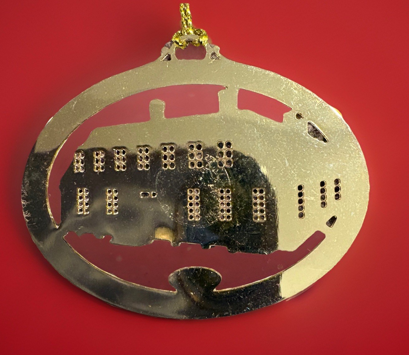 2018 Colonial Williamsburg Raleigh Tavern Oval Gold Finish Christmas Ornament