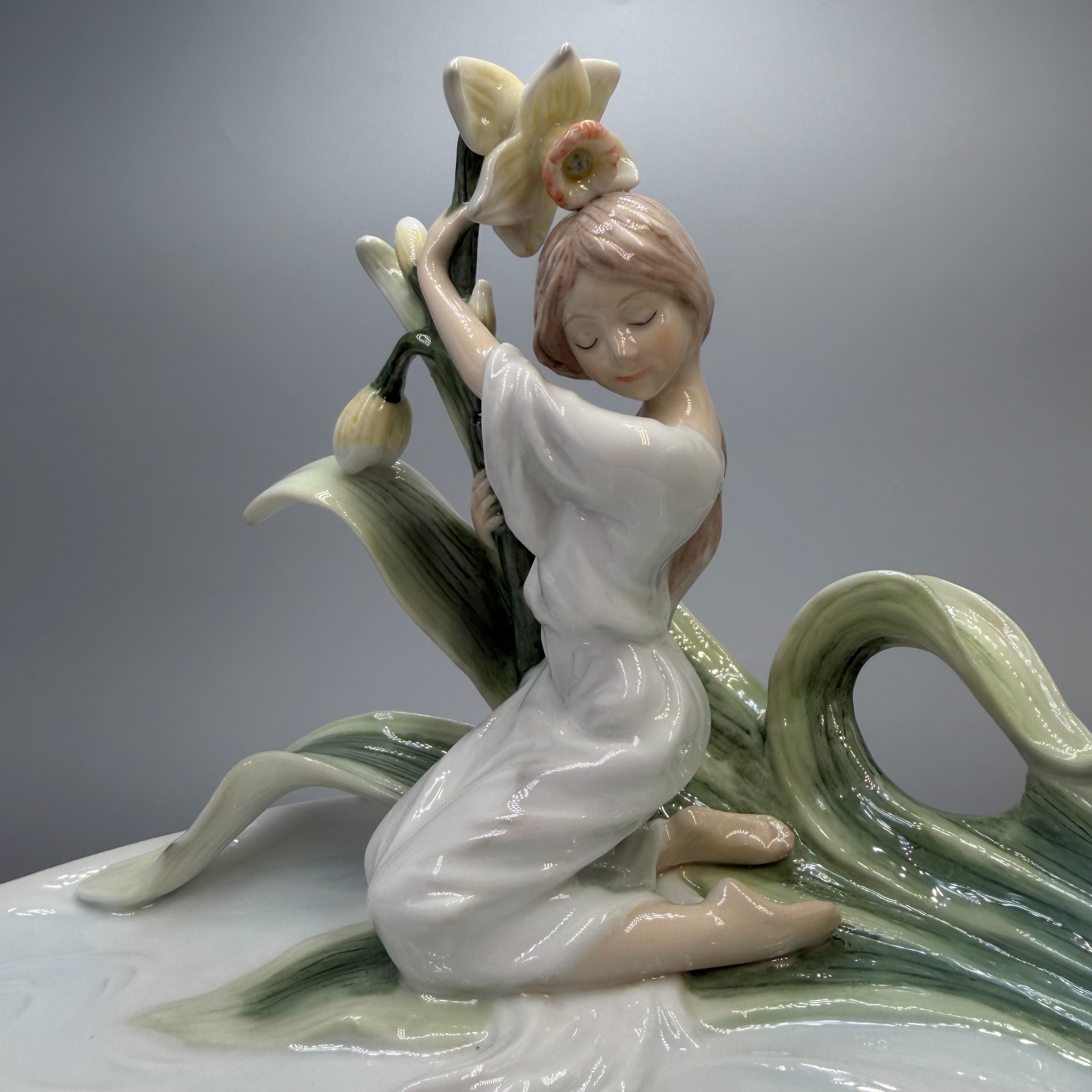 Elegant Porcelain Girl Daffodil Vanity Jewelry Trinket Tray Figurine Dish