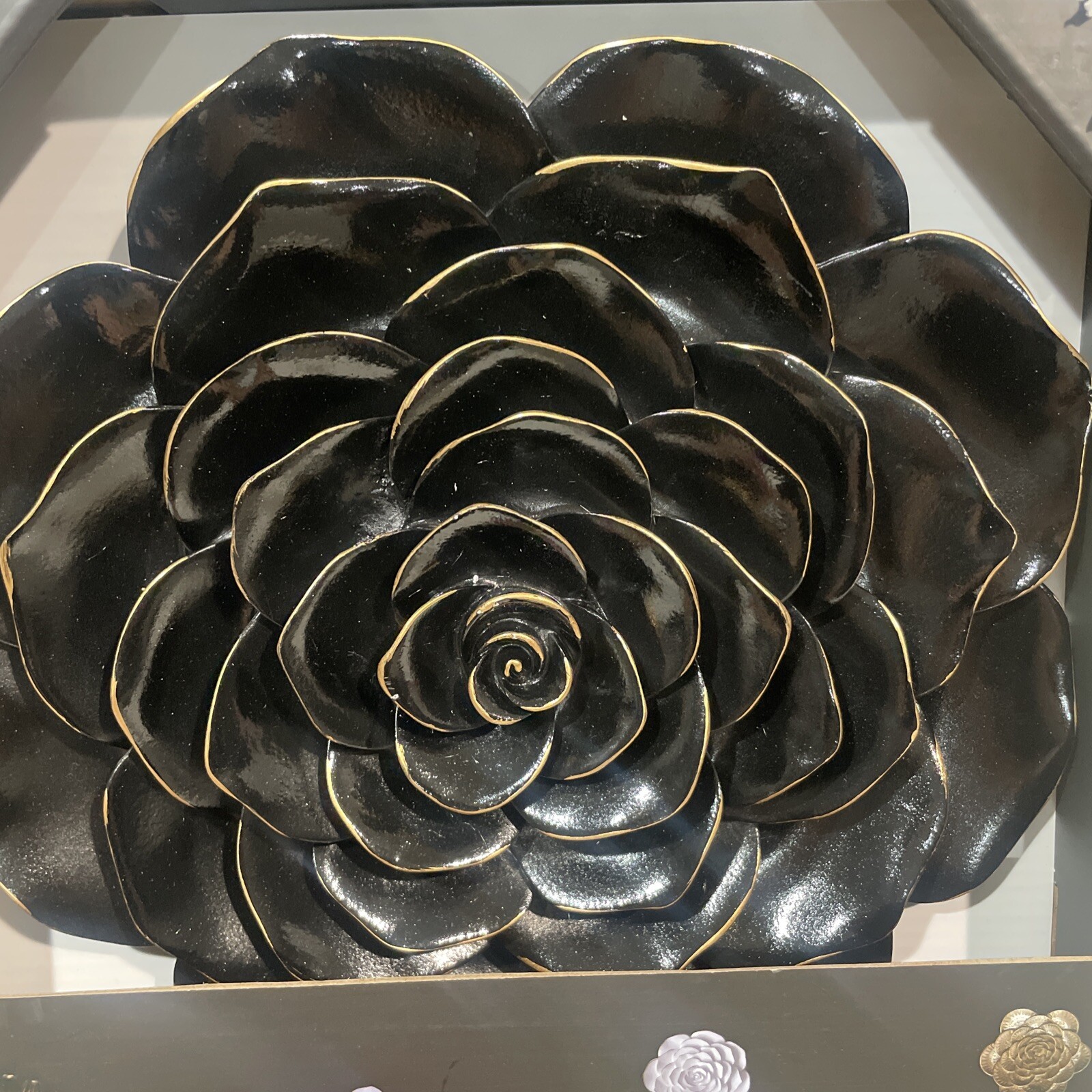 Wall 3rd Flower Decoration For any Room. Very Pretty. Brand New!