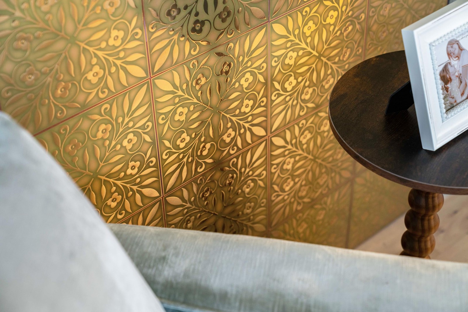 Main Street 24-Pack of 8 x 8" Wallpaper Tiles Peel and Sitck in Gold and Gree…