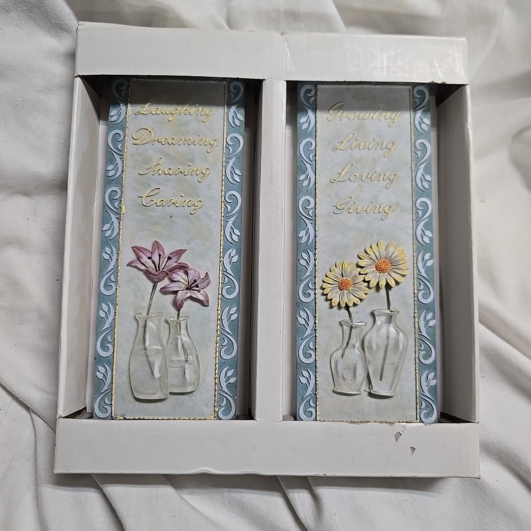 Set Of 2 Cute Resin Floral Flower Wall Hanging Plaques Home Decor 8" x 3" New