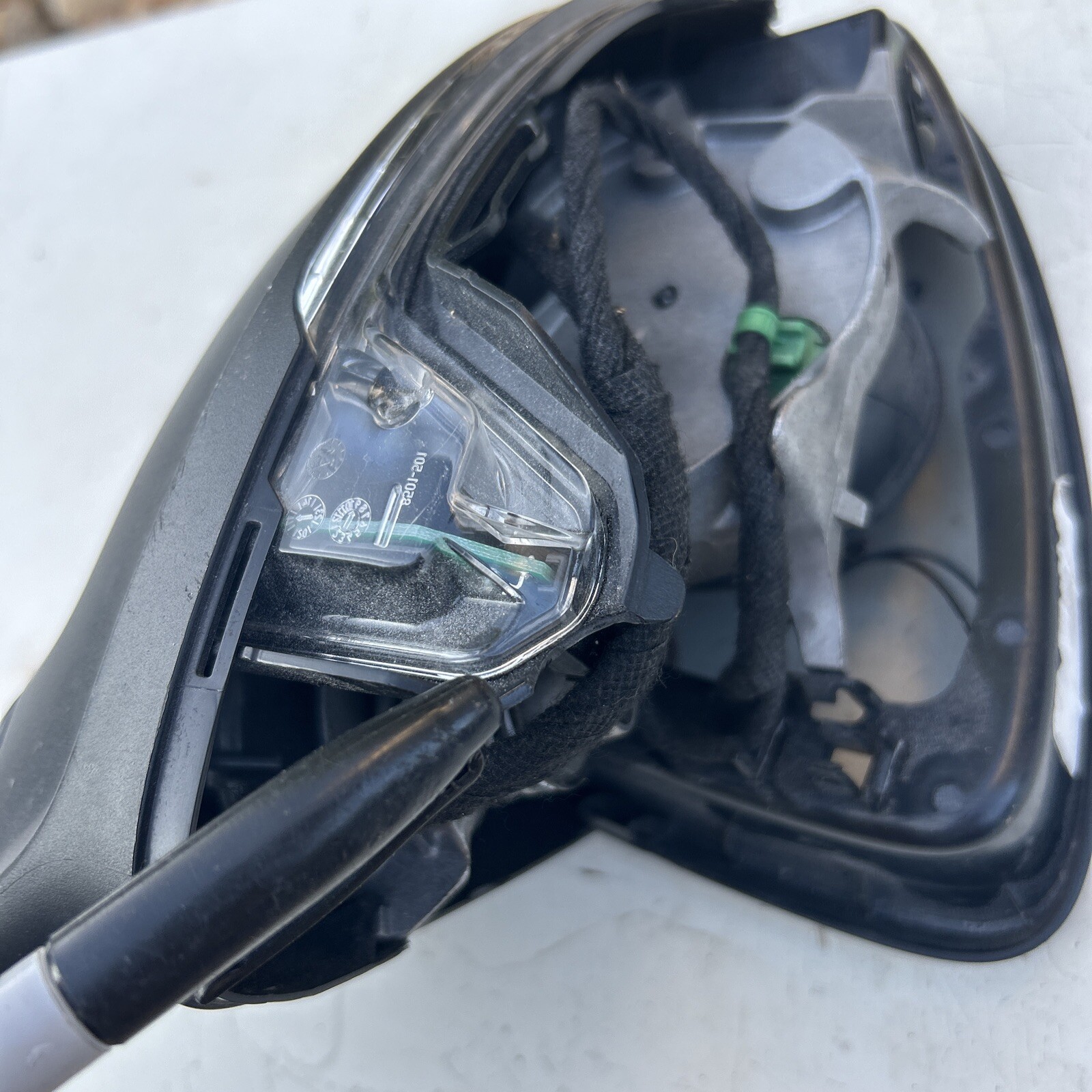 2018-2023 Volkswagen Tiguan Right Door Mirror OEM 5NN857502T