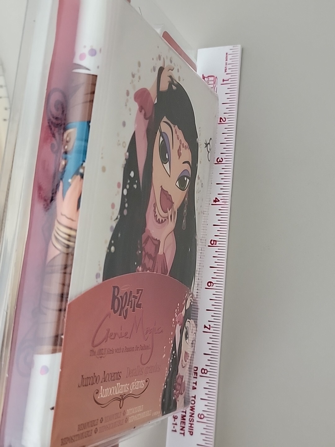 BRATZ Dolls Genie Magic Peel & Stick 32 Jumbo Accents Removable Wall Decor