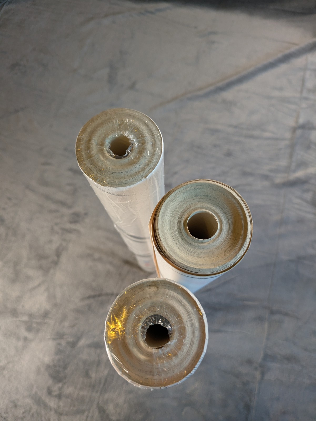 Venilia Collection Prepasted Solid Vinyl Wallpaper Rosanna Abstract 3 Rolls