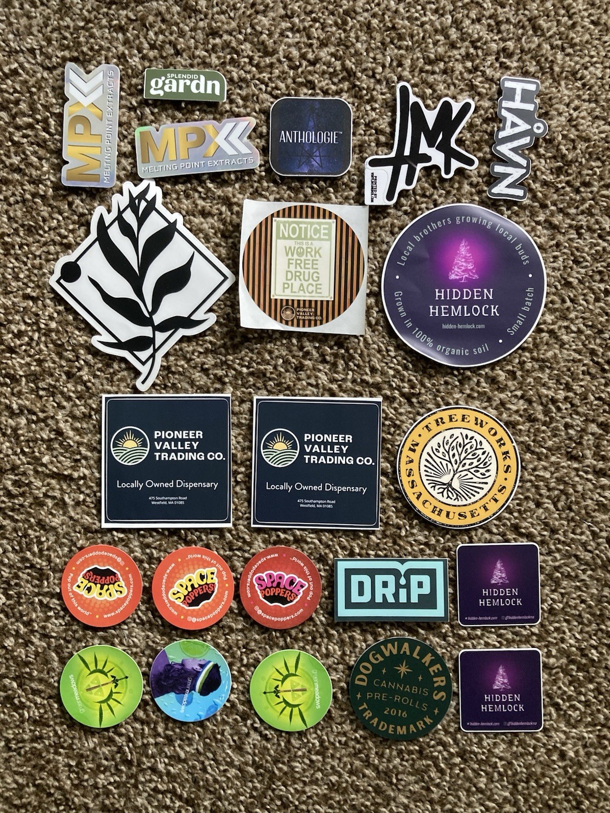1/2 LB OF CANNABIS STICKERS/125+ DECALS/LOT OF PRODUCT, STRAINS & GROW STICKERS