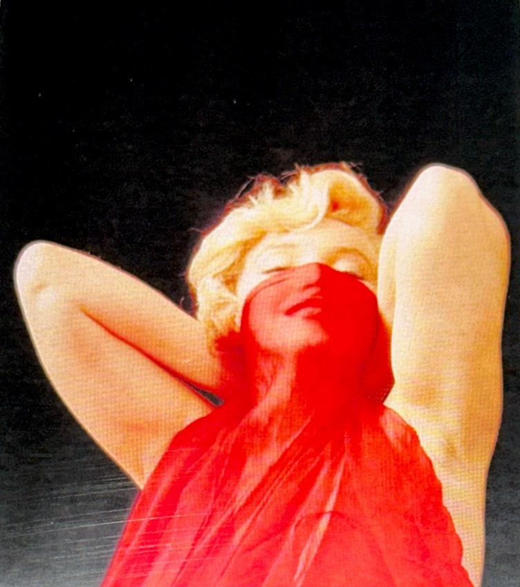 MARILYN MONROE STICKER✨💋✨❤️‍🔥✨💋✨3 3/8” x 2 5/8”✨VINTAGE✨LADY IN RED✨🔥✨💫