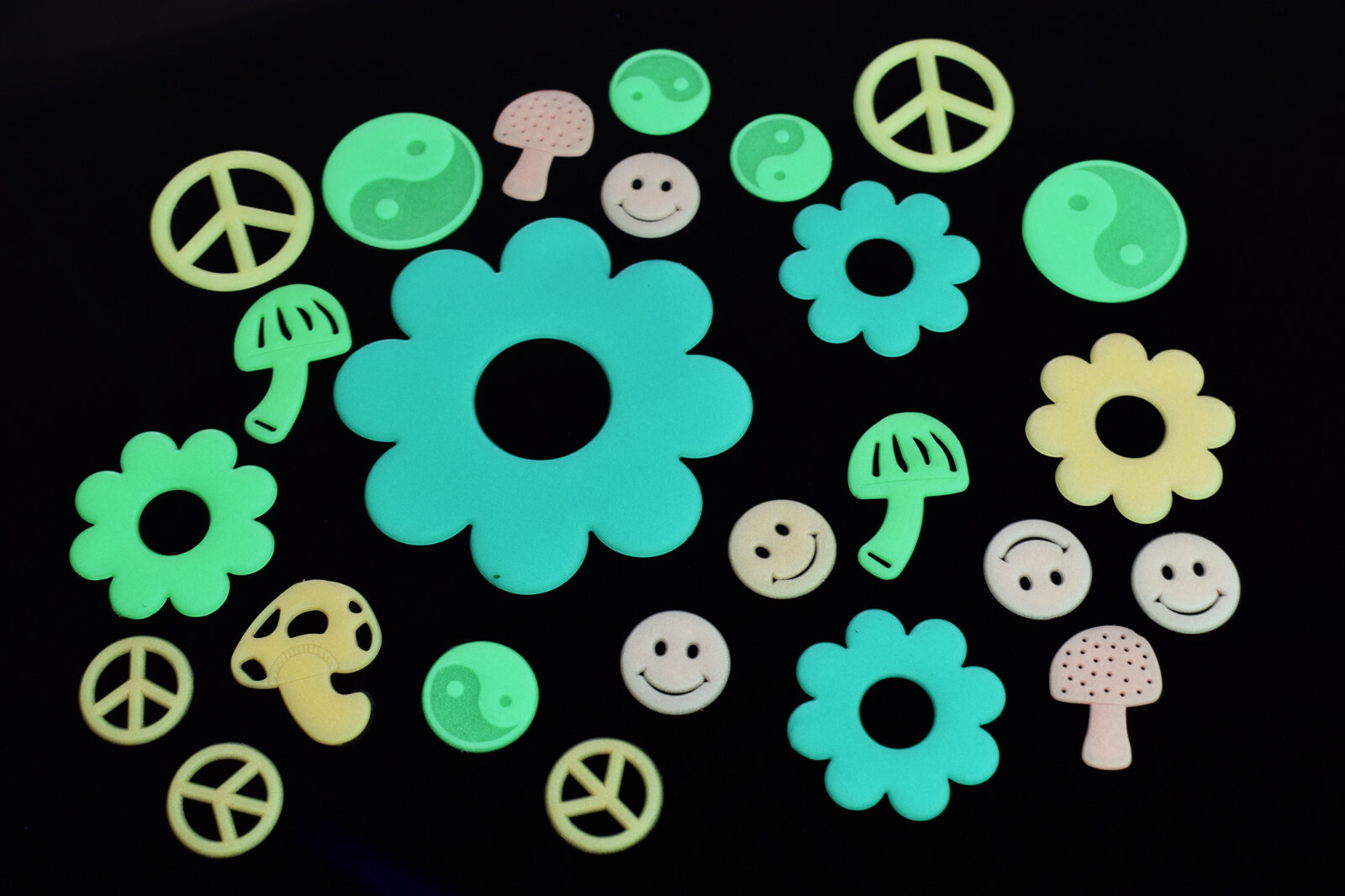 DirectGlow 24pc Glow in the Dark Luminous Sixties Plastic Fun Wall Ceiling Decor