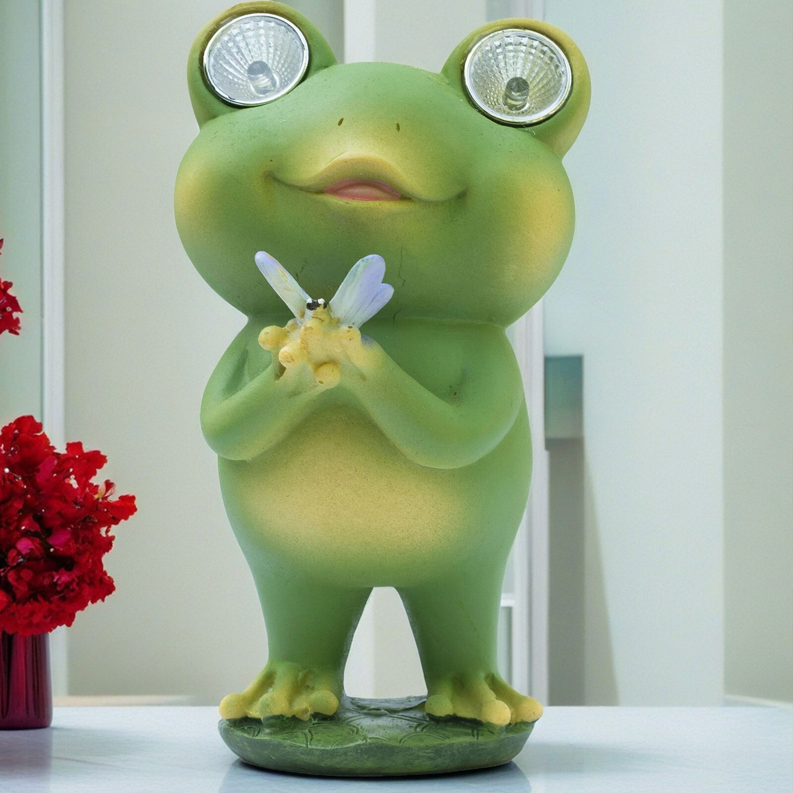 KRAFTSKALA Playful Solar-Powered Resin Adorable Frog Statue – Auto Light-Up Eyes