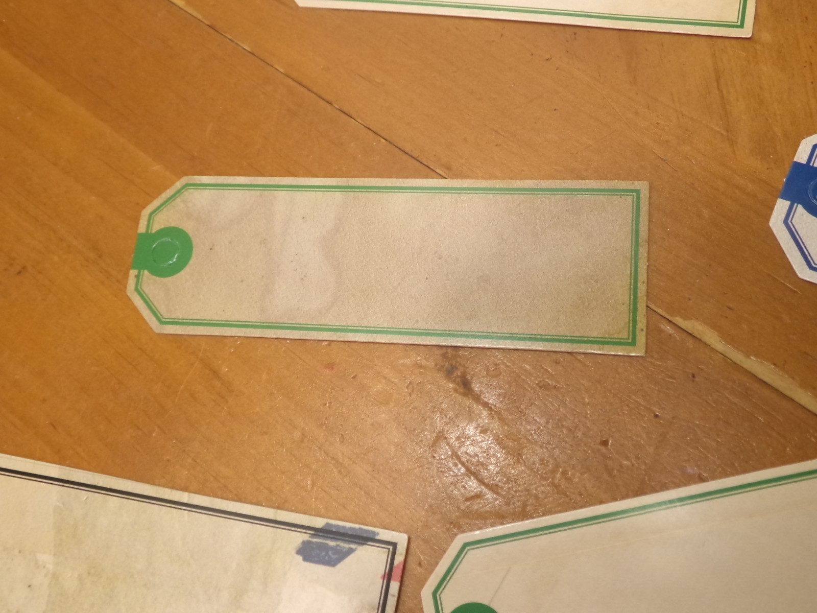 GREAT PERFECT TAGS FOR GARAGE SALE BLANK TAGS FOR VARIED FOR PRICING NO STRINGS