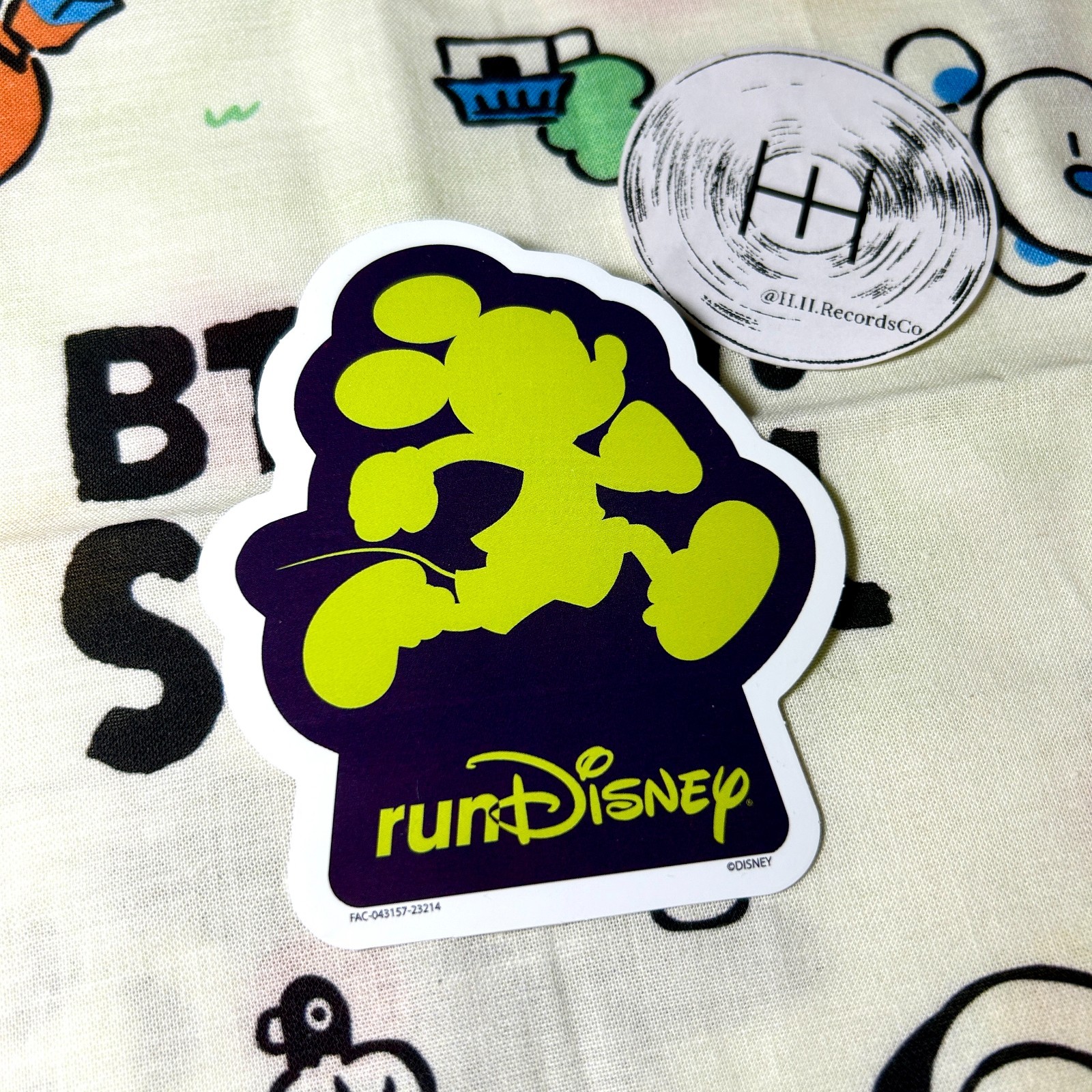 Official Disney Mickey Mouse runDisney Disneyland Grn 3×3.5 Vinyl Sticker Decal