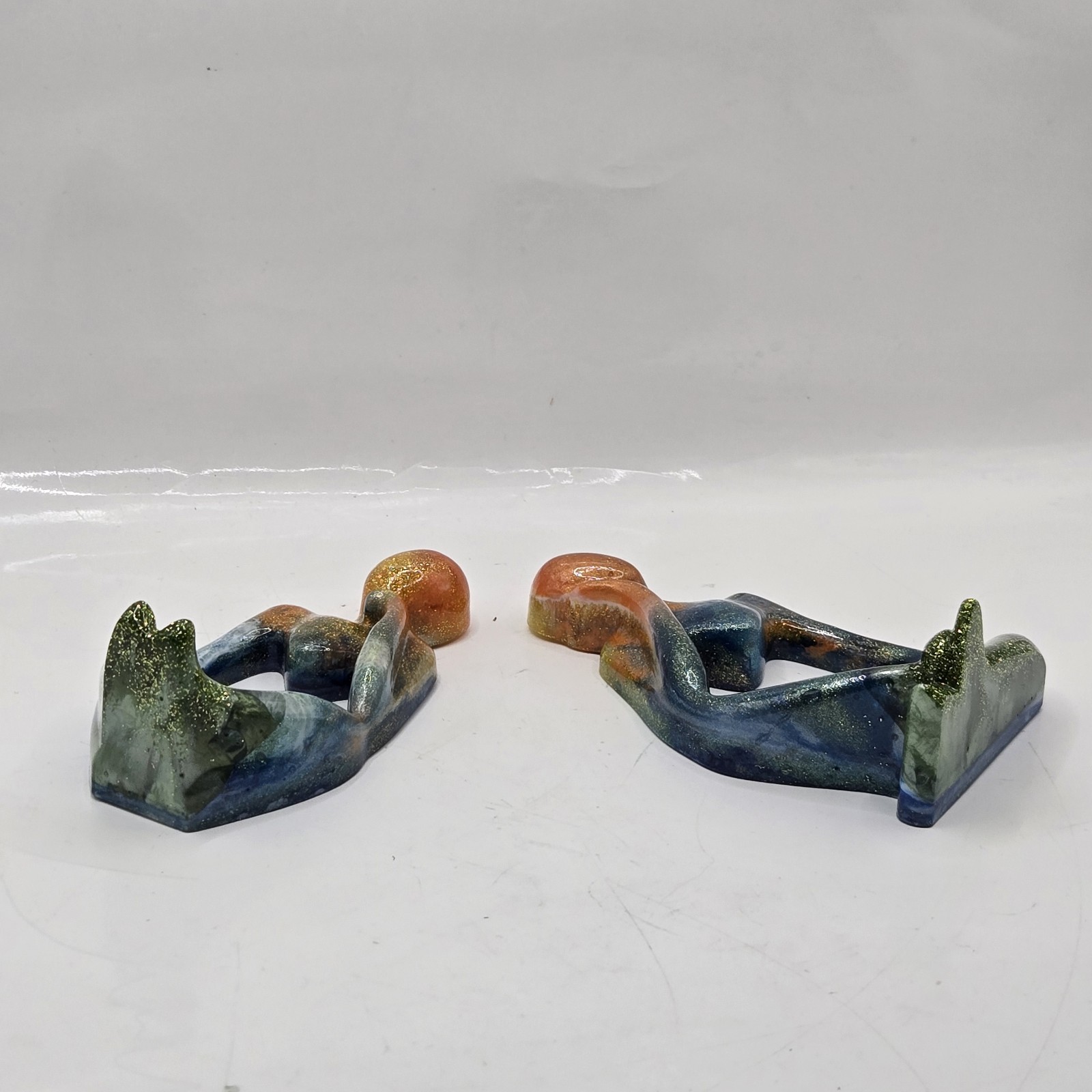 Home Decor Set of 2 Resin Graffiti Thinker Statues Accent Abstract Glitter 5"H