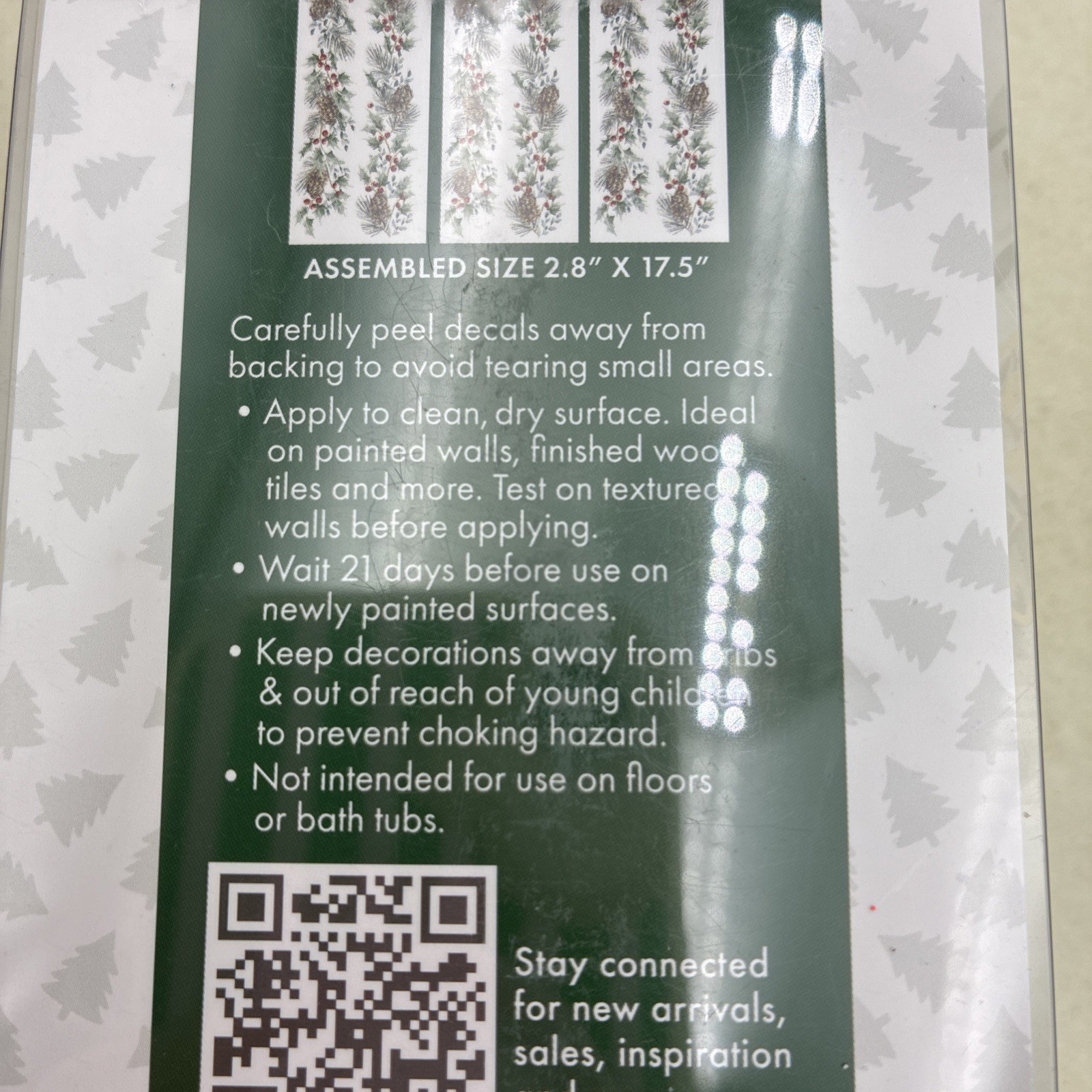 WallWear Christmas Garland Border Wall Decals Peel & Stick Holly Berry 3 Sheets