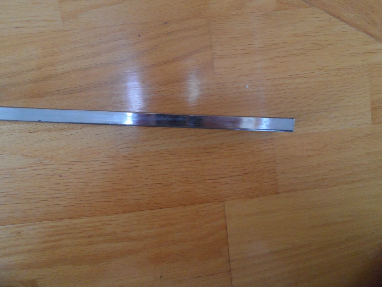 30 pieces Rectangular Tubing Hangrail – Chrome 4 feet long 1.5 x .5 inches