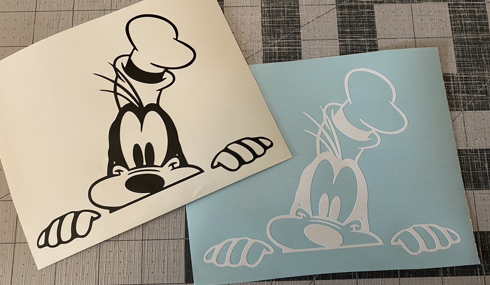 Vinyl Decal for Window – Peeking Goofy (Disney)