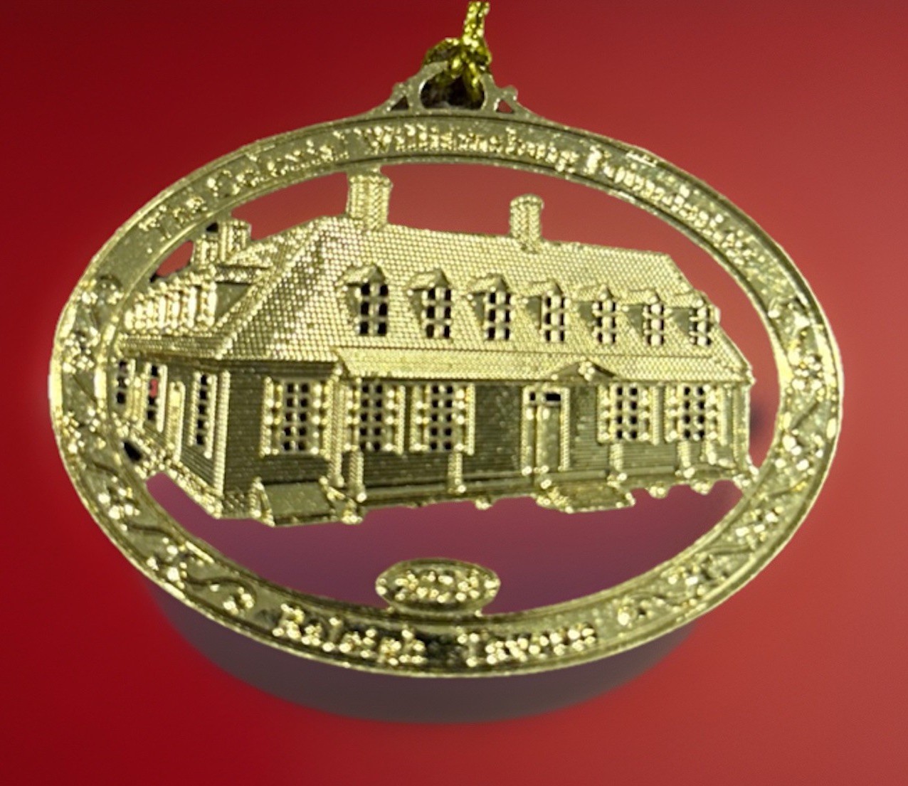 2018 Colonial Williamsburg Raleigh Tavern Oval Gold Finish Christmas Ornament