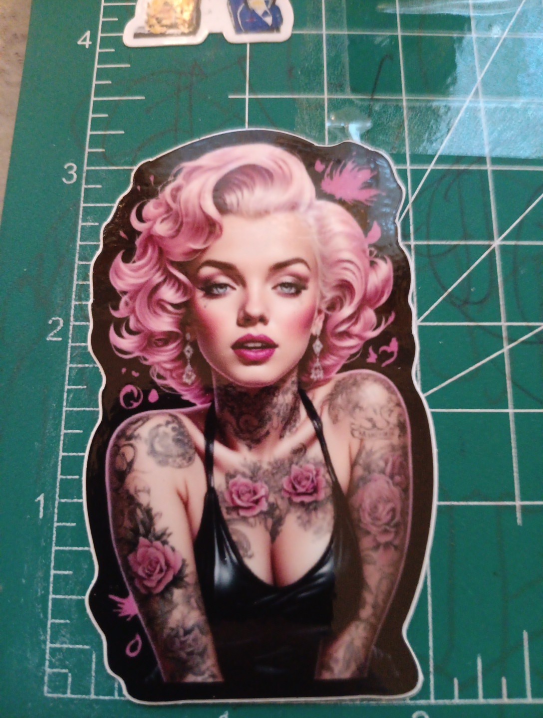 MODERN MARILYN MONROE VYNIL DIE-CUT HIGH-GLOSS STICKER 3X2 INCHES STICKER X