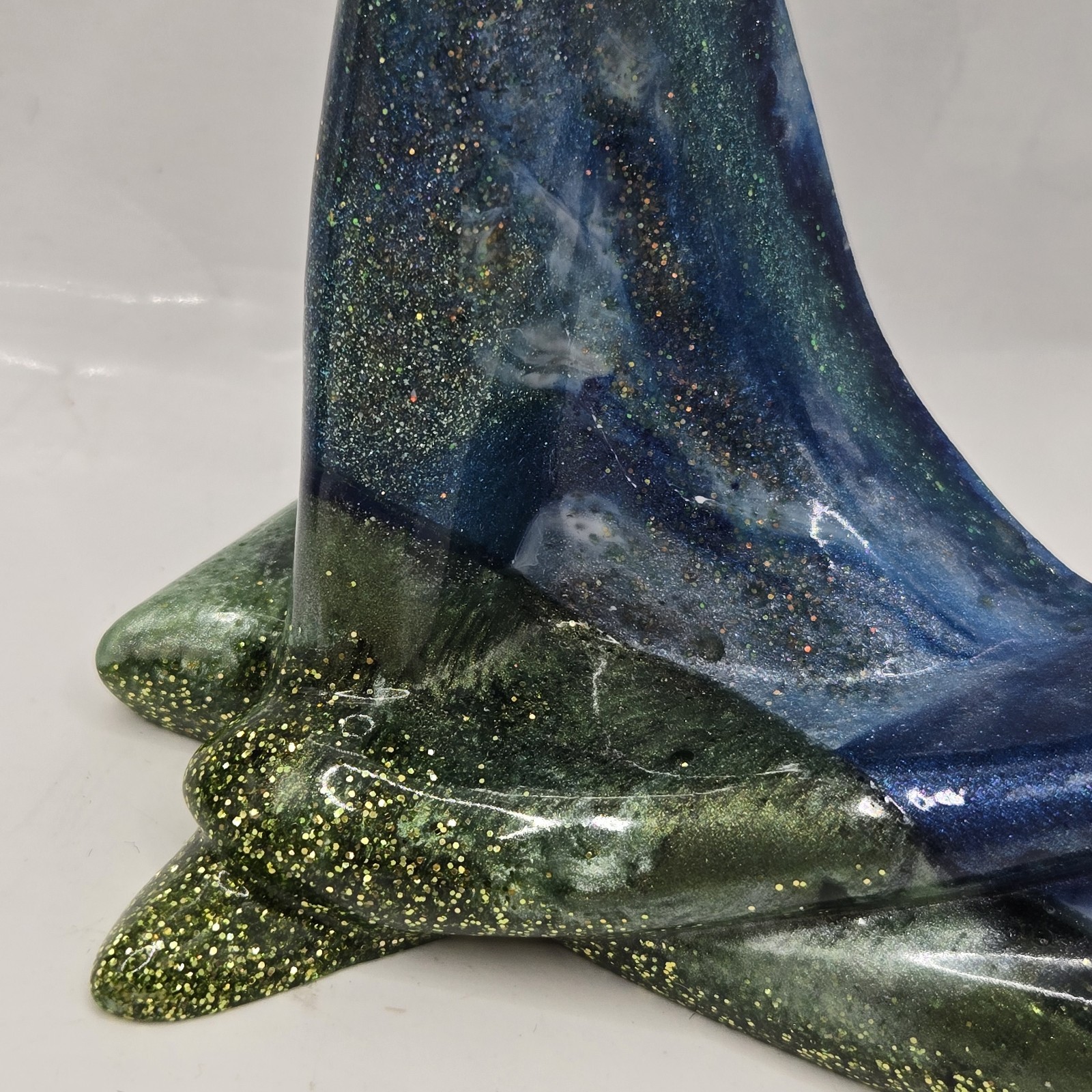 Home Decor Set of 2 Resin Graffiti Thinker Statues Accent Abstract Glitter 5"H
