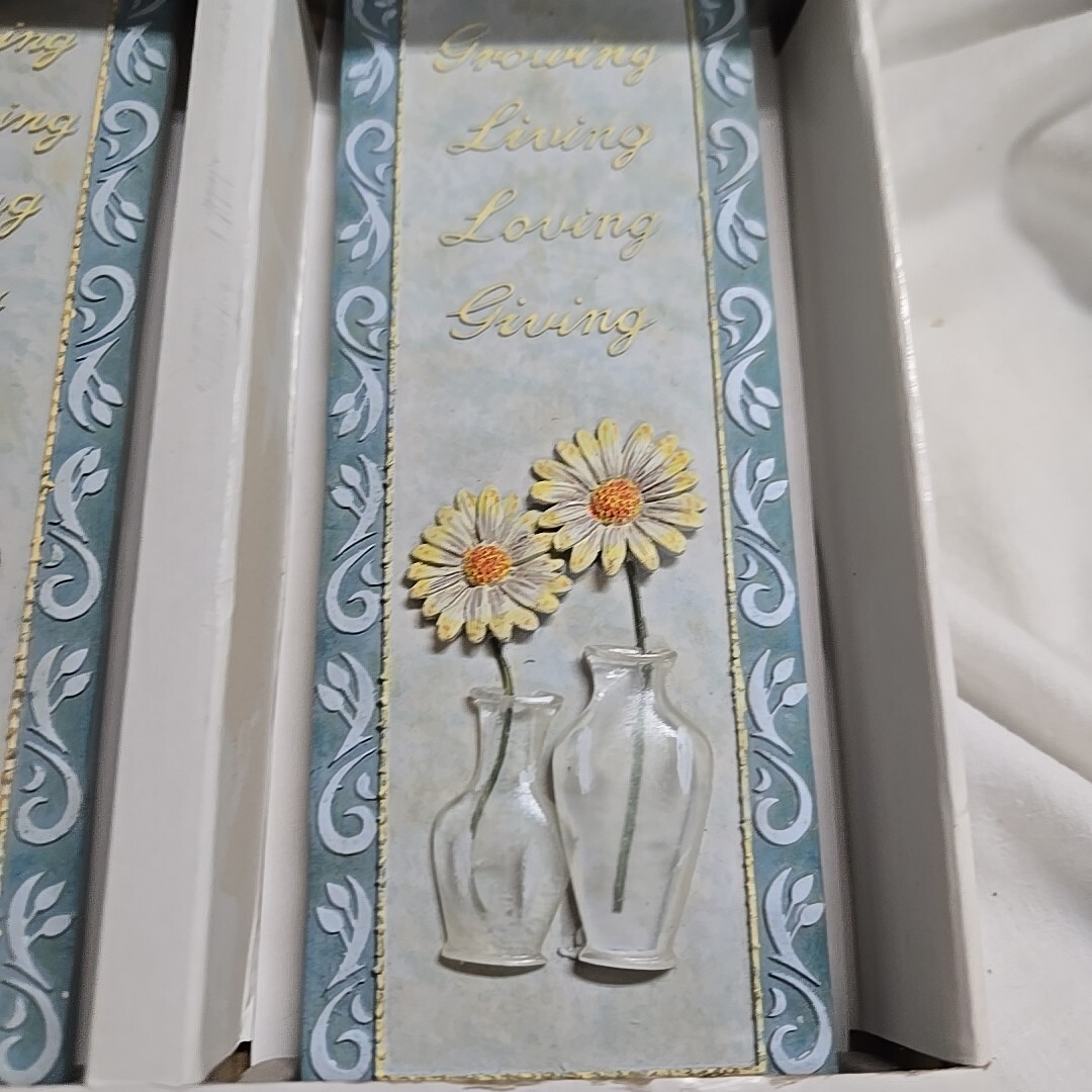 Set Of 2 Cute Resin Floral Flower Wall Hanging Plaques Home Decor 8" x 3" New