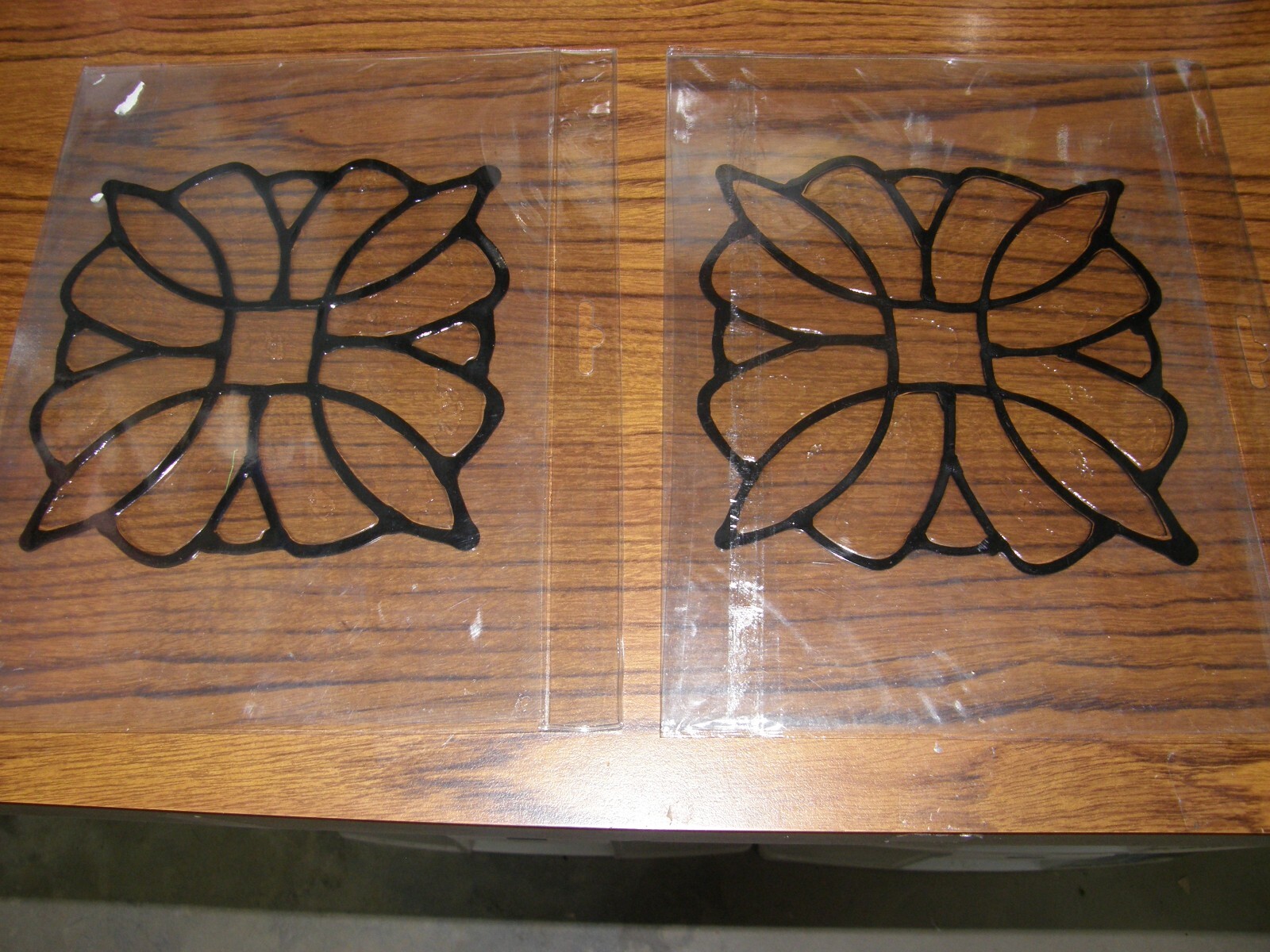 9259) 2:Brewster Home Fashions Essex Clear/Black Stained-Glass Appliqués 6×6"