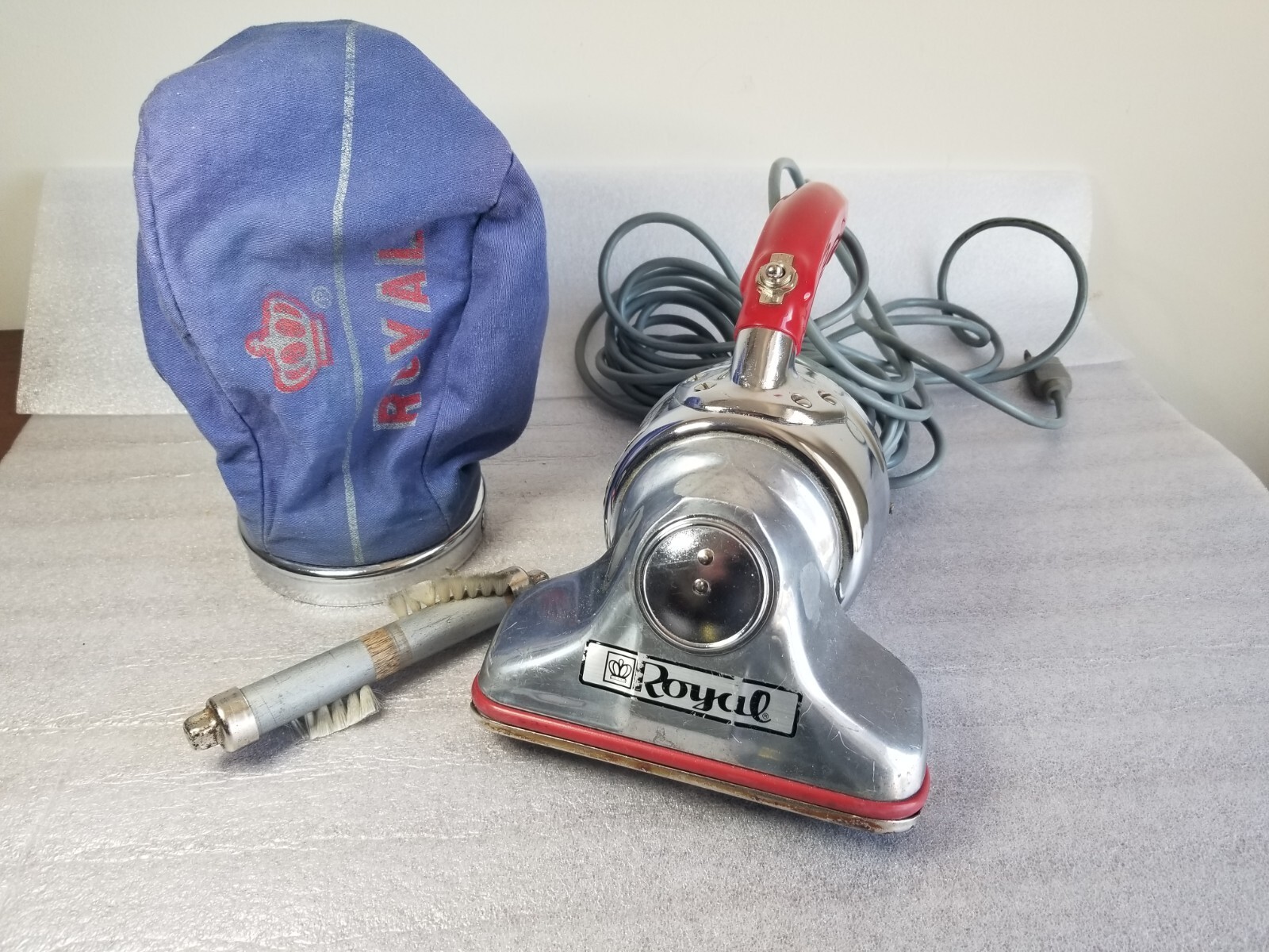 Vintage Royal Prince Model Hand Held Vacuum Tested NEED NEW BELT