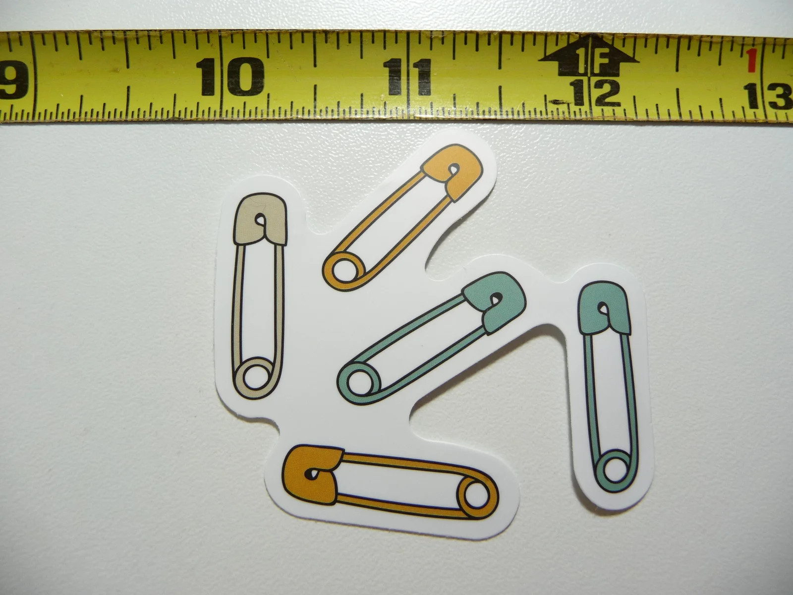 MANY SAFETY PINS SMALL STICKER DECAL SEWING SEW CLOTHING SEAMSTRESS
