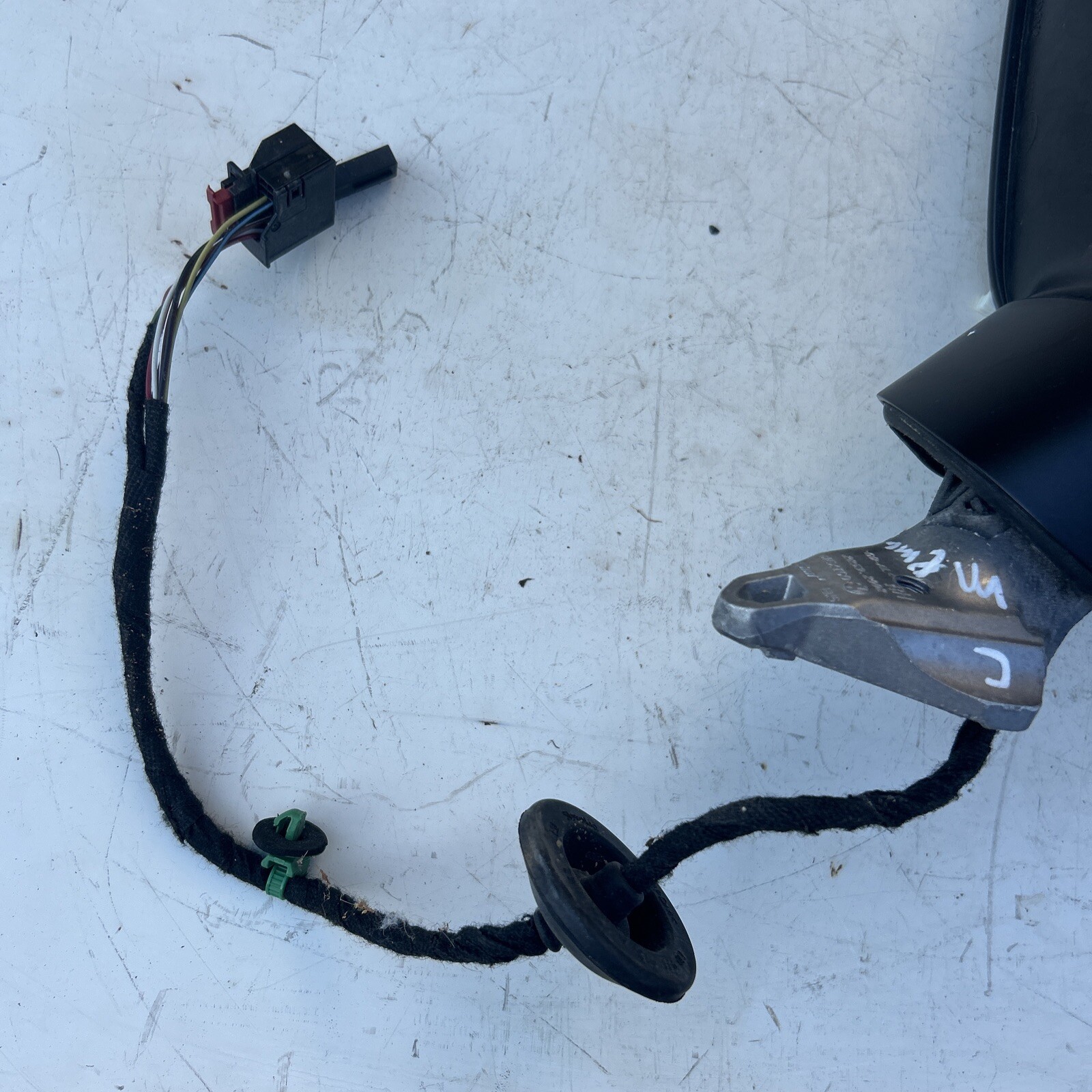 2018-2023 Volkswagen Tiguan Right Door Mirror OEM 5NN857502T