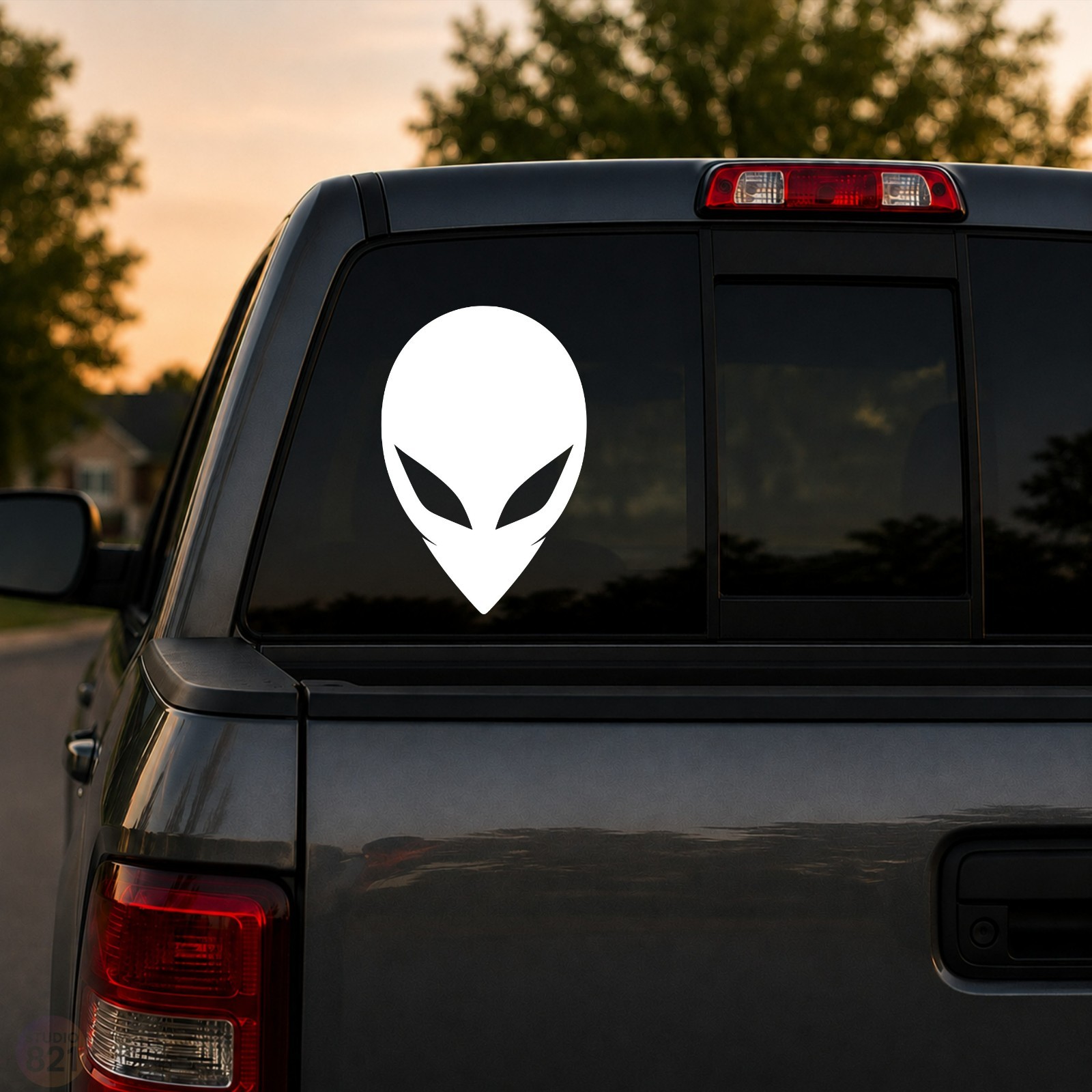 Alien Head Vinyl Decal Sticker – UFO – UAP Extraterrestrial Sci‑Fi Car Truck V4