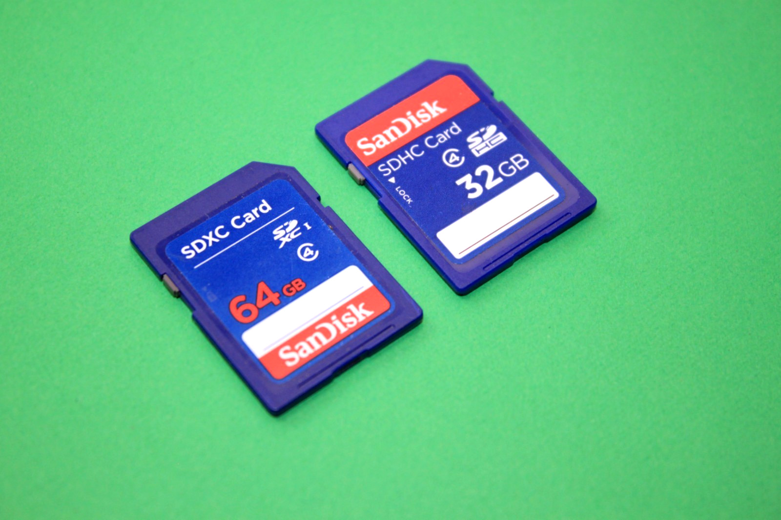 Set of 2 SanDisk (1) 32GB & (1) 64GB Class 4 SDHC Flash Memory SD Card