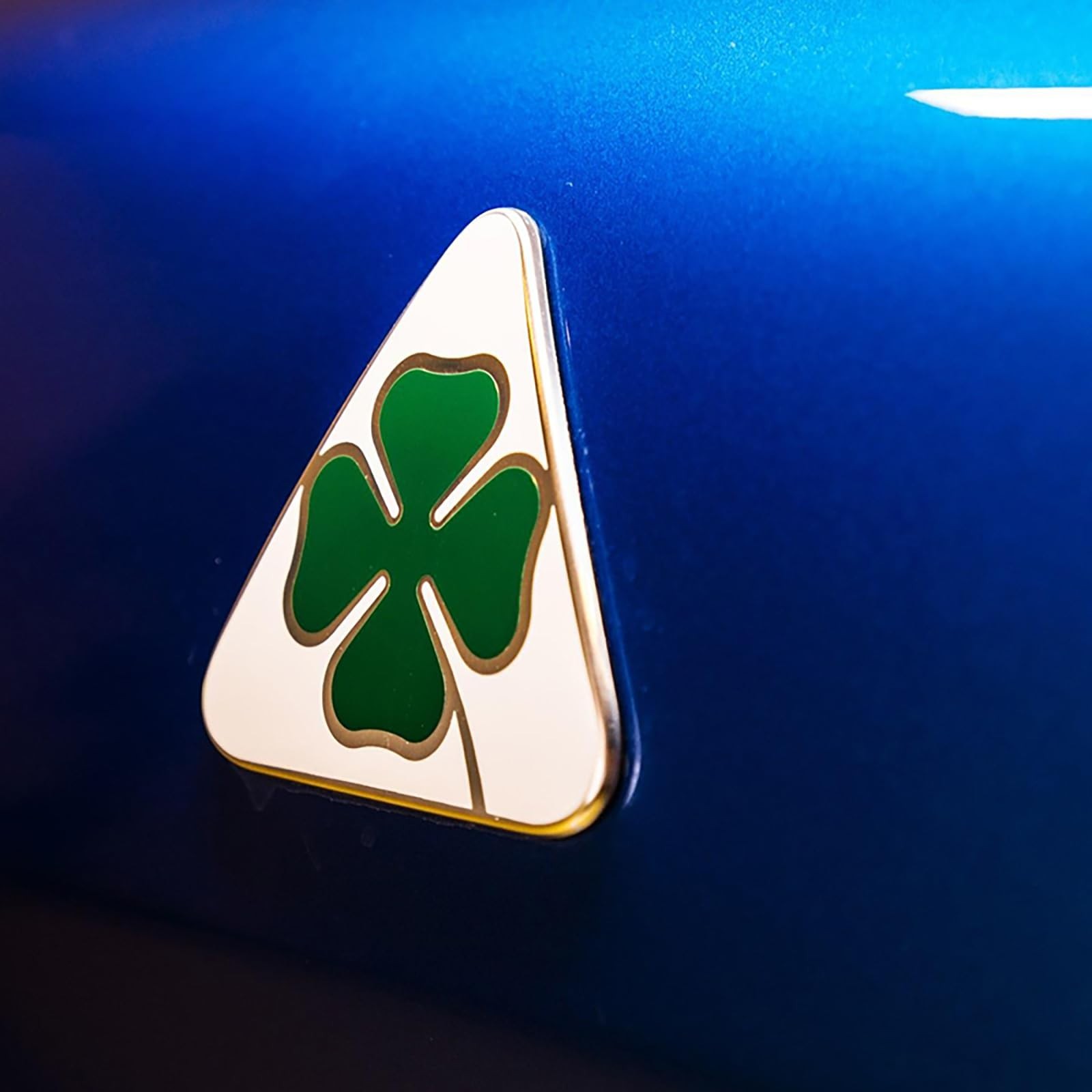 3D Four-Leaf Clover Micro-Stamp Decorative Sticker for Alfa Romeo Giulia Stel…