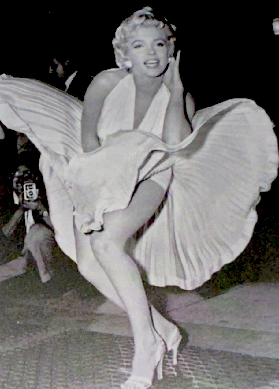 MARILYN MONROE STICKER✨💋👠💄👠💋✨3” X 2”✨SEXY & BEAUTIFUL✨LEYEND✨AWESOME✨🤍💫
