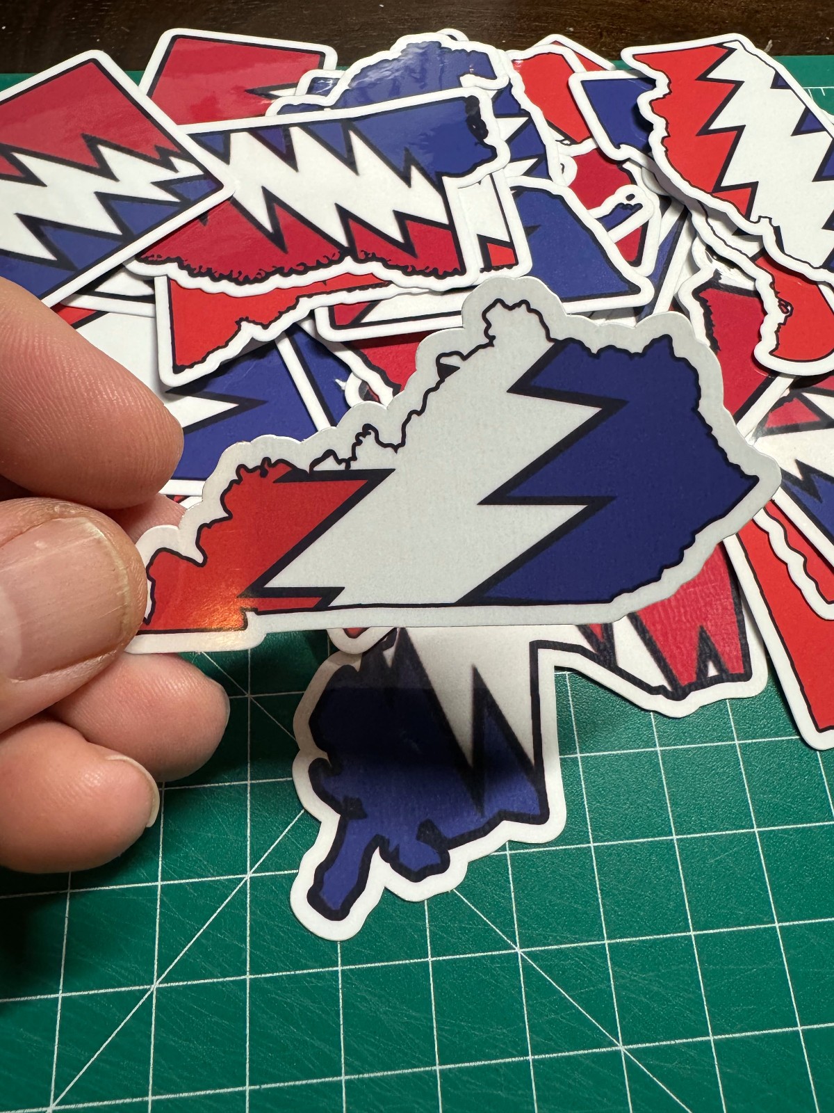 Kentucky Stealie – Grateful Dead – Laminated Vinyl Sticker 2"x3"