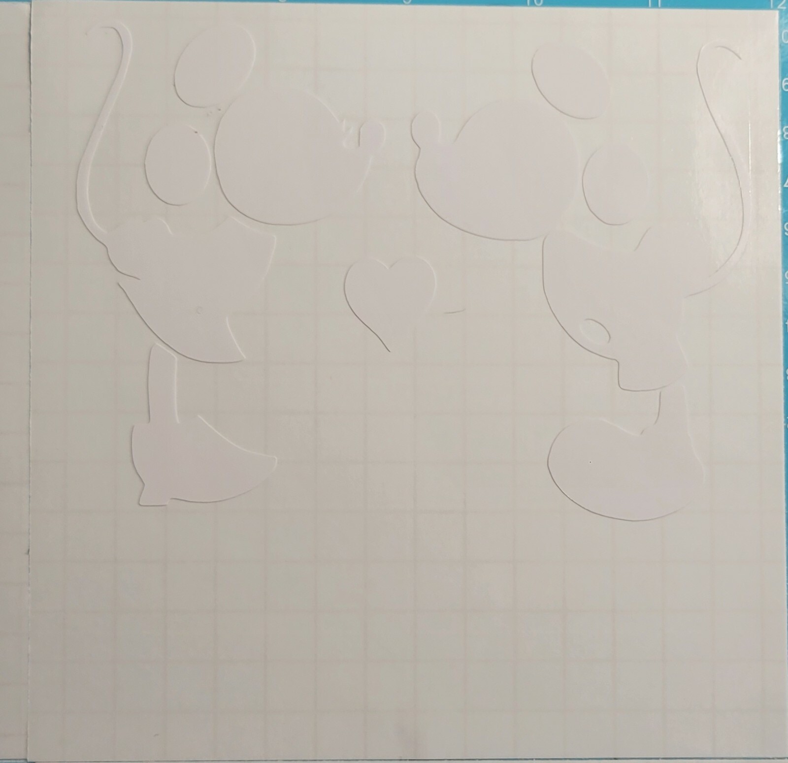 minnie and mickey mouse kissing decal with heart. water proof 5.5in wide