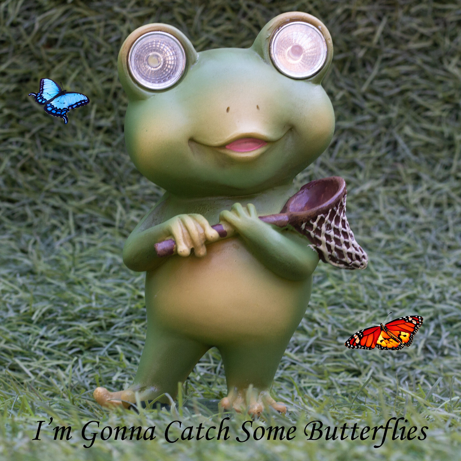 KRAFTSKALA Playful Solar-Powered Resin Adorable Frog Statue–Garden-Indoor Decor