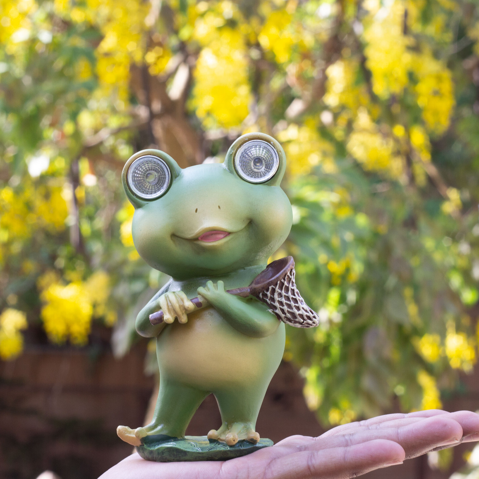 KRAFTSKALA Playful Solar-Powered Resin Adorable Frog Statue–Garden-Indoor Decor