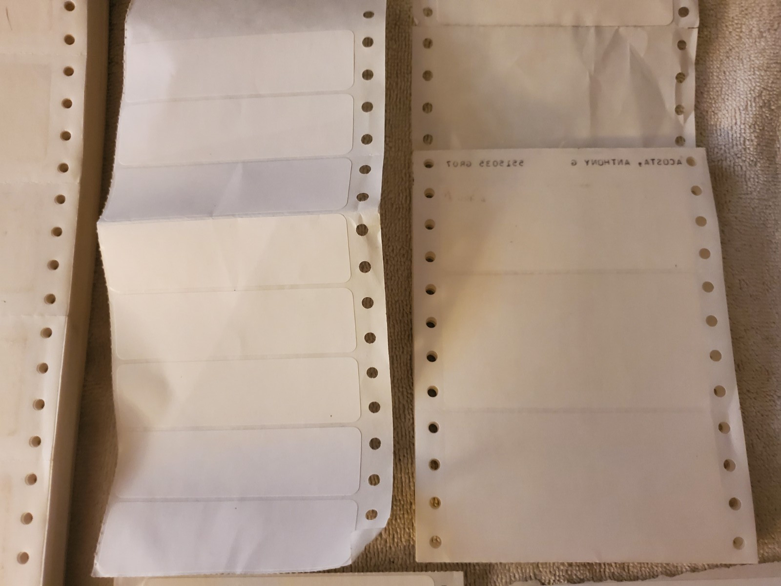 Peel & Stick White Labels Various Shapes x 2100 4 Different Sizes Many Uses
