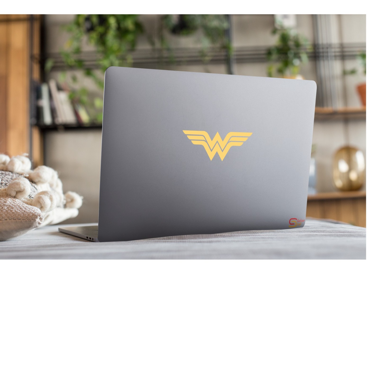 2 Pack gold wonder woman decal sticker diecut Superhero Vinyl Car Wall Laptop US