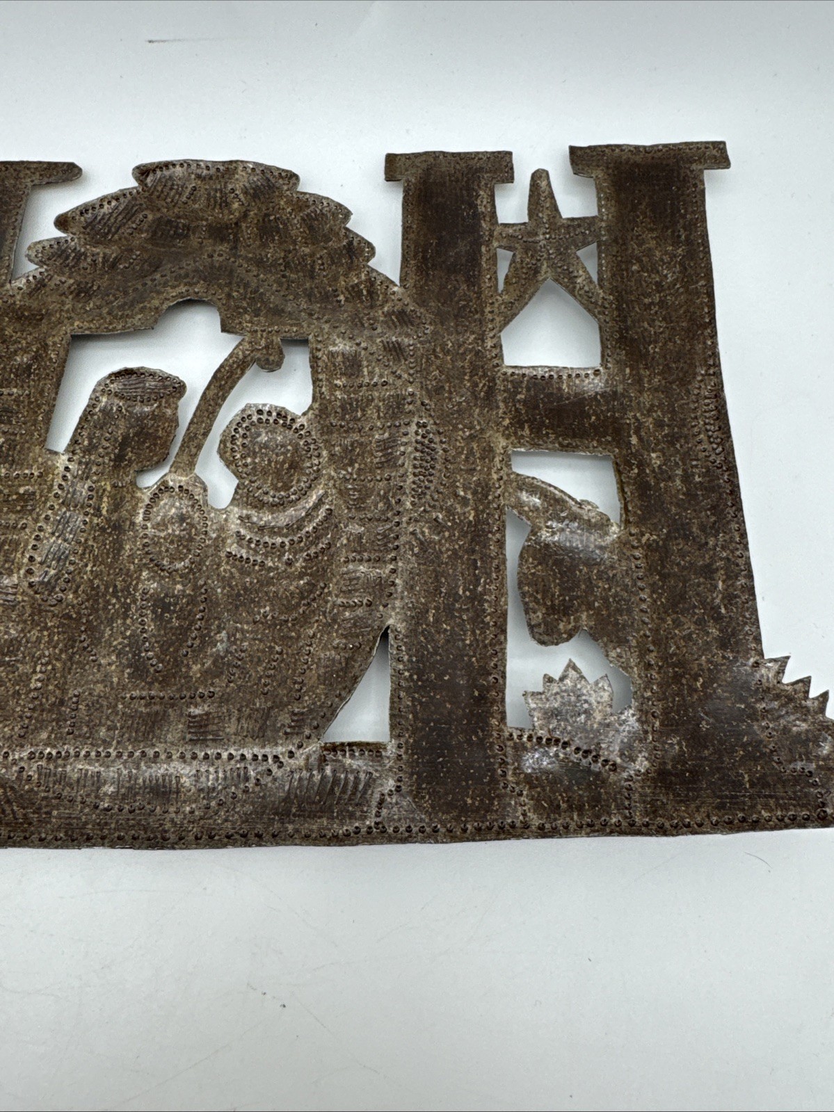 Freestanding 3D Manger Recycled Steel HOPE
