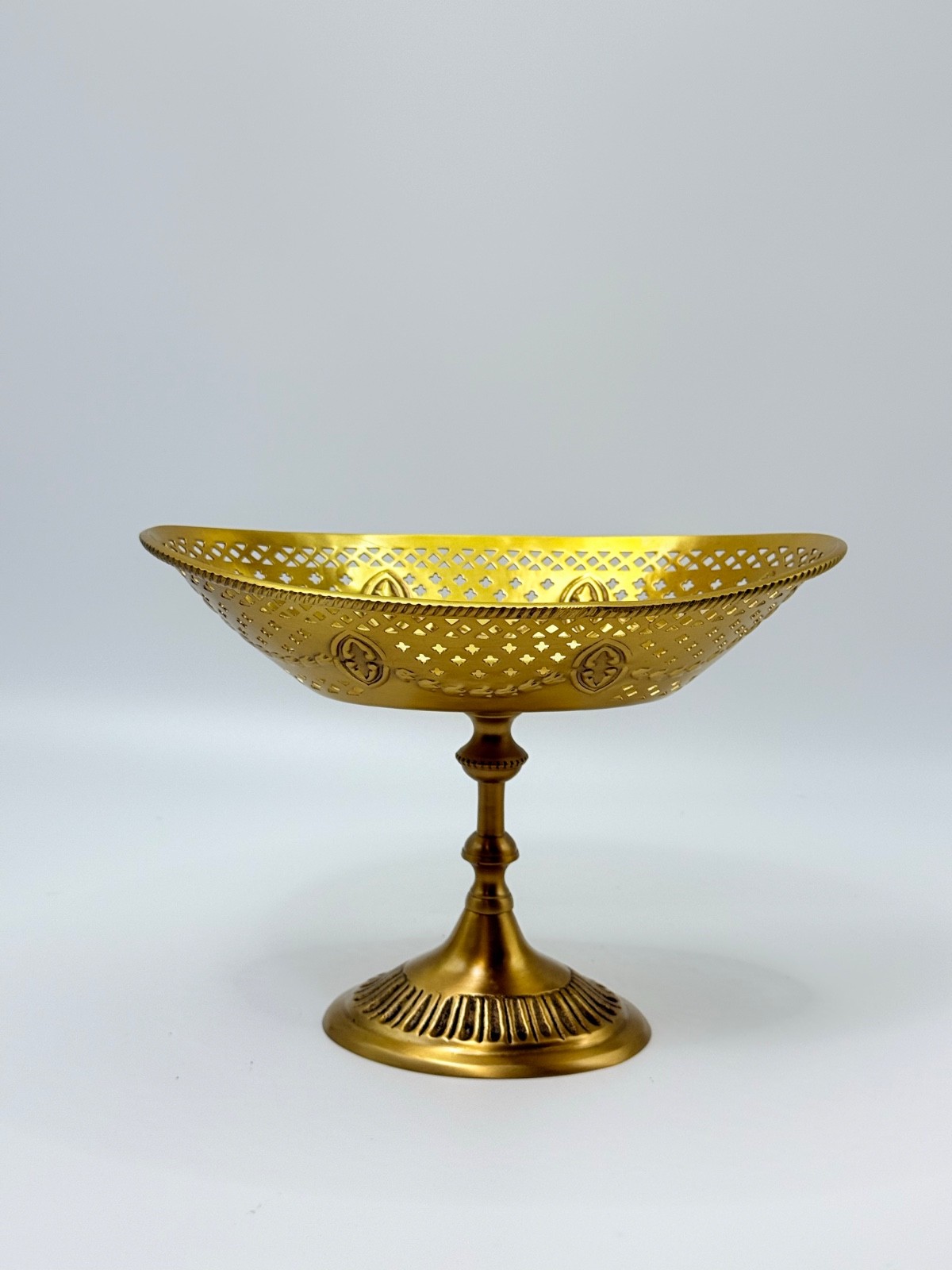 Elegant Copper Pedestal Bowl – Candy, Fruit, or Decorative Dish ✨