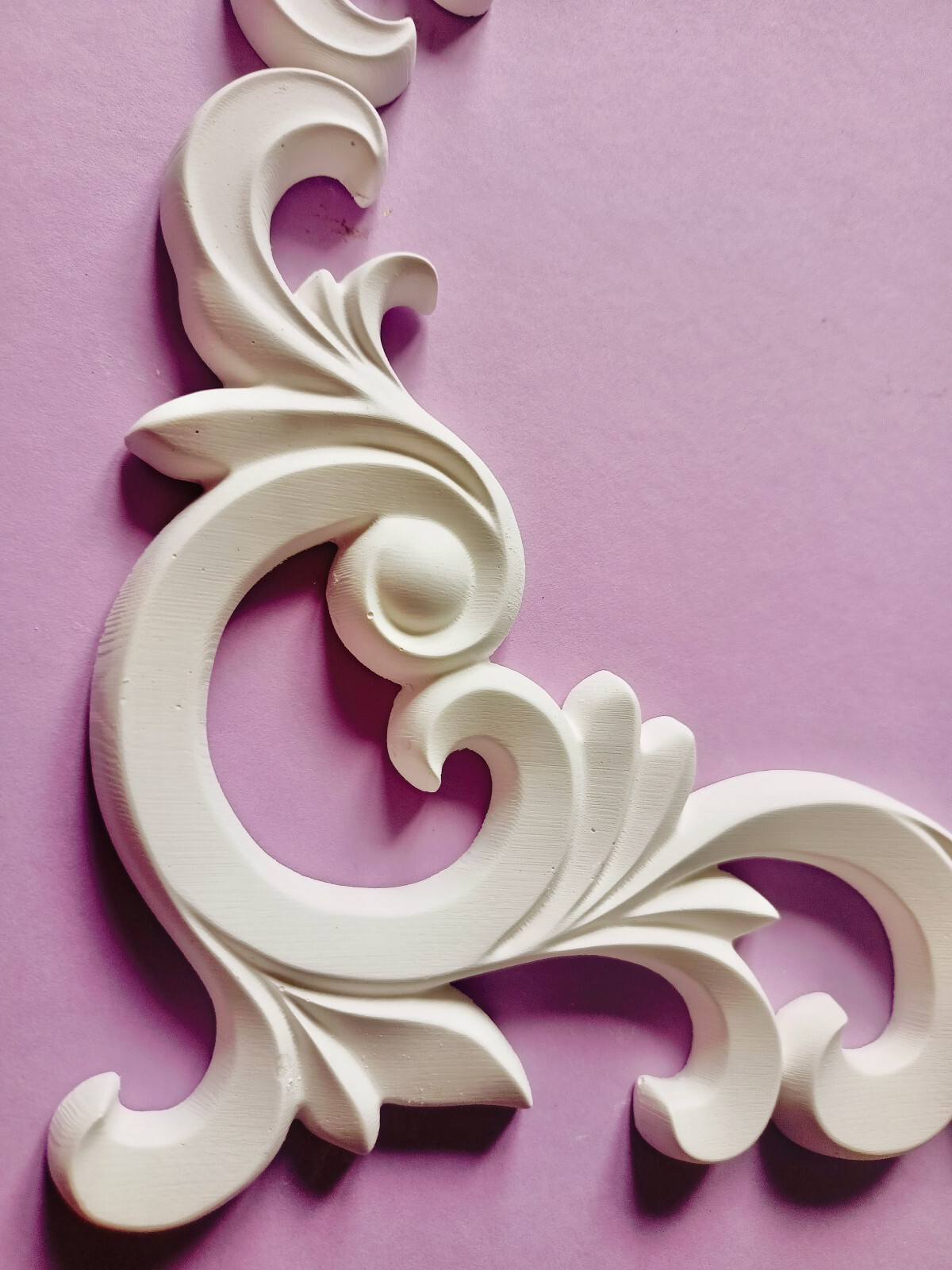 Gypsum Decorative Ornament 'Pride' In White Gold Silver Etc. Relief Decoration