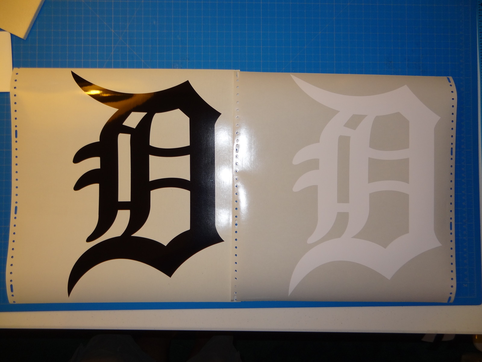 Detroit Tigers Old English D – Vinyl Decals Various Colors & Sizes!