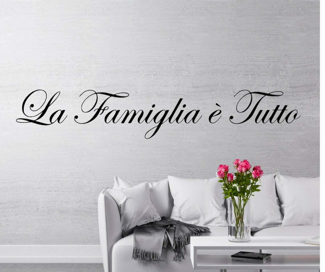 LA FAMIGLIA E TUTTO Italian Vinyl Wall Art Decal Quote Words Lettering Decor